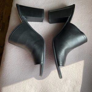 Bella Vita soft black leather mules